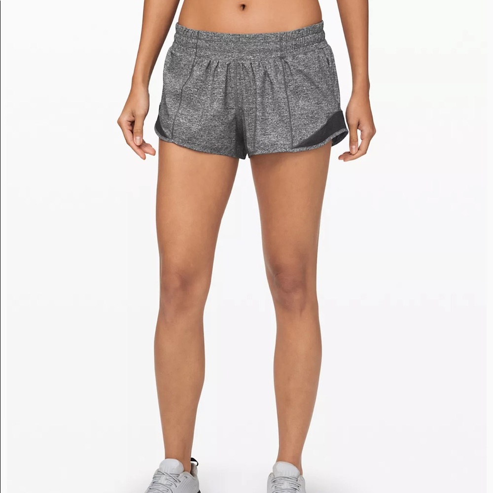 Lululemon Hotty Hot Low Rise Lined Short 2.5”
